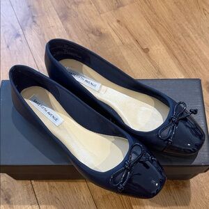 New Saks Fifth Avenue Women's Navy Patent Flats 5.5